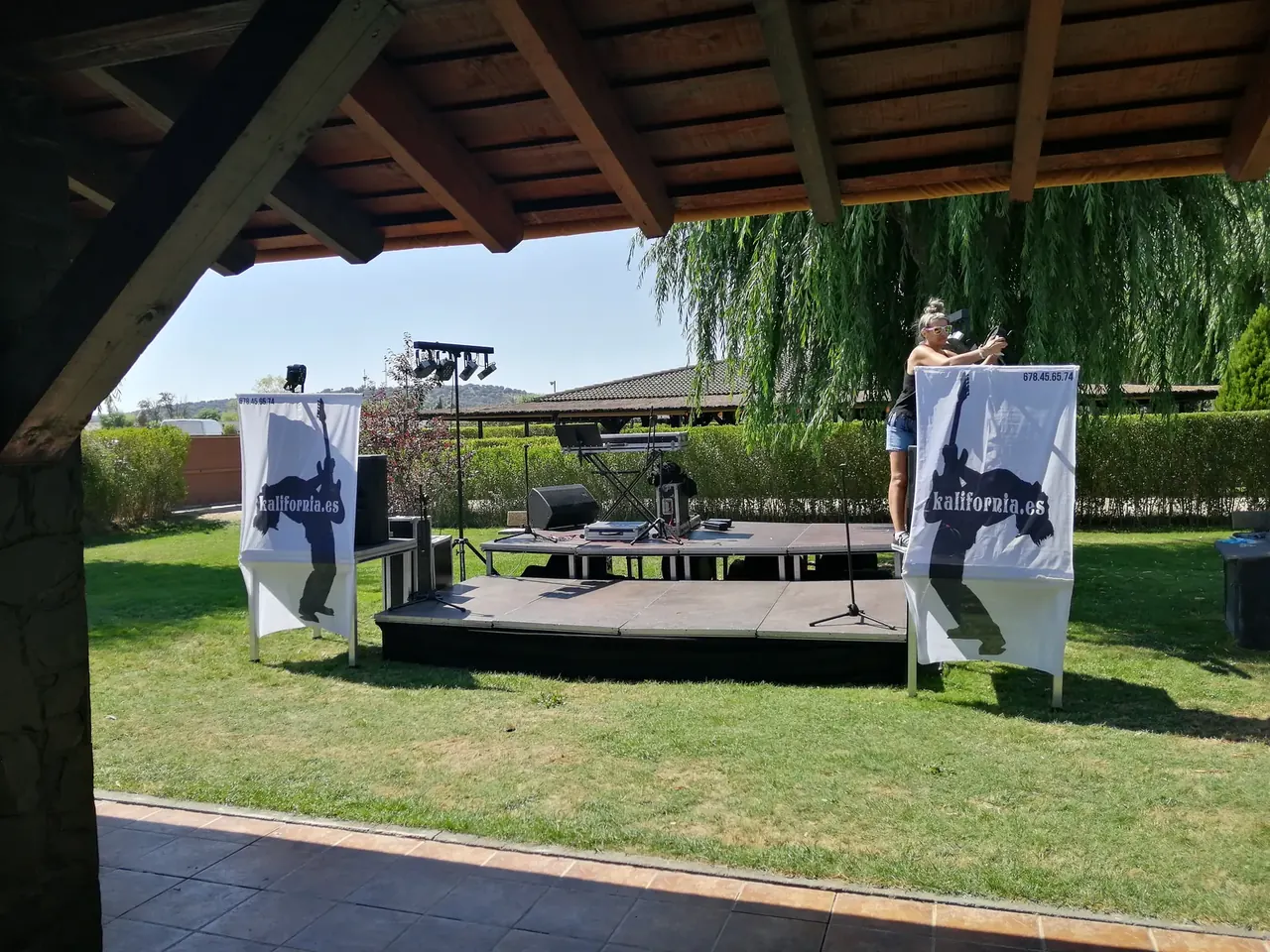 Voz de Orquesta Kalifornia en la boda del Hotel Conde Rodrigo II