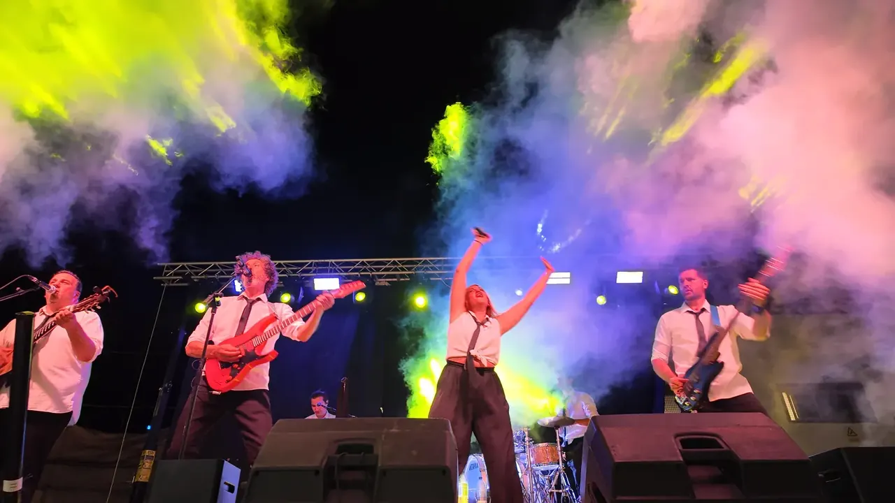 Sexteto de Orquesta Kalifornia en las Escuelas Viejas de Las Pedroñeras