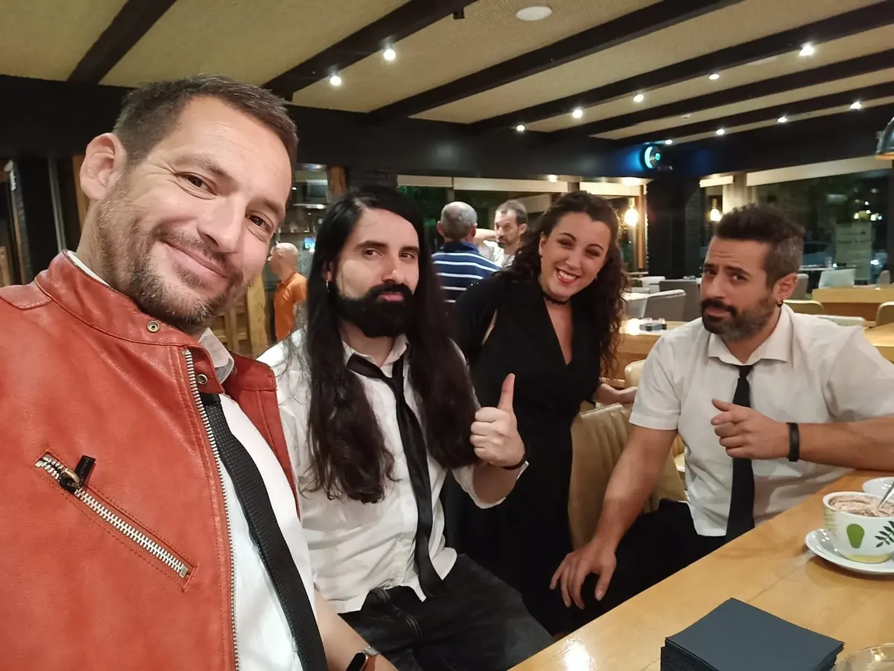 Voz y guitarra de Orquesta Kalifornia en la boda de Tarancón