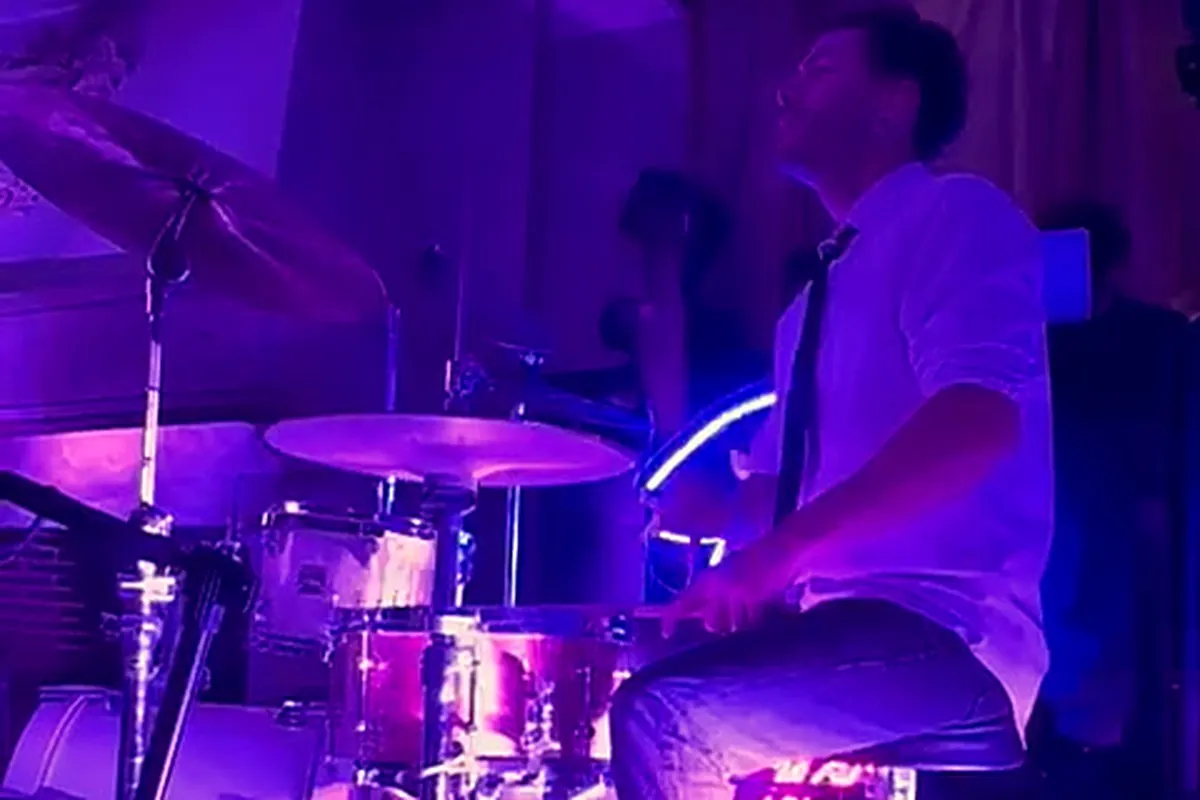 Batería de Orquesta Kalifornia en la boda de la Finca Soto Mozanaque, Algete