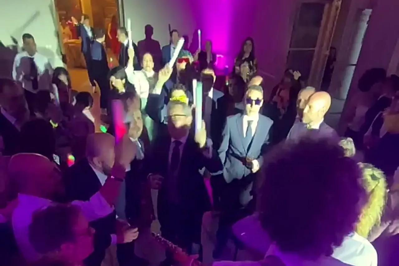 Pista llena en la boda de la Finca Soto Mozanaque, Algete, con Orquesta Kalifornia