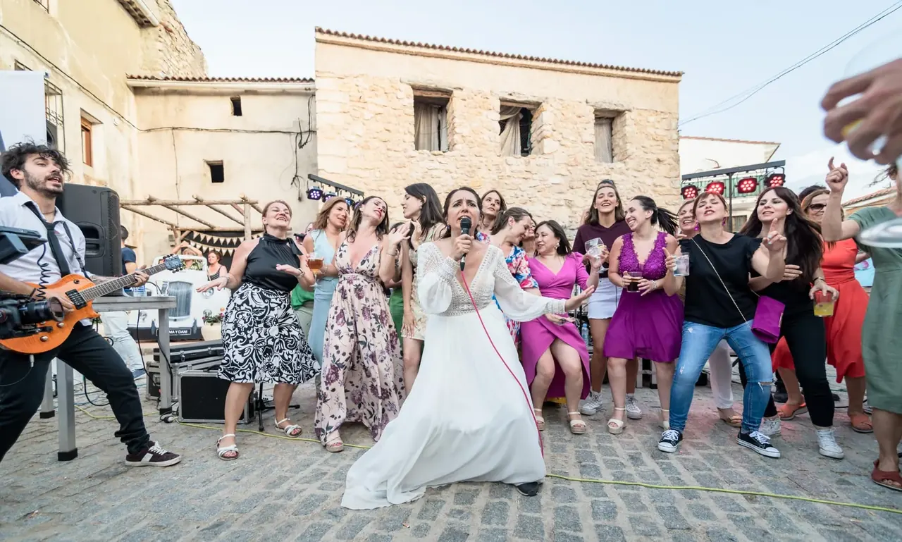 Boda en el frontón cubierto de Zaorejas, con Orquesta Kalifornia