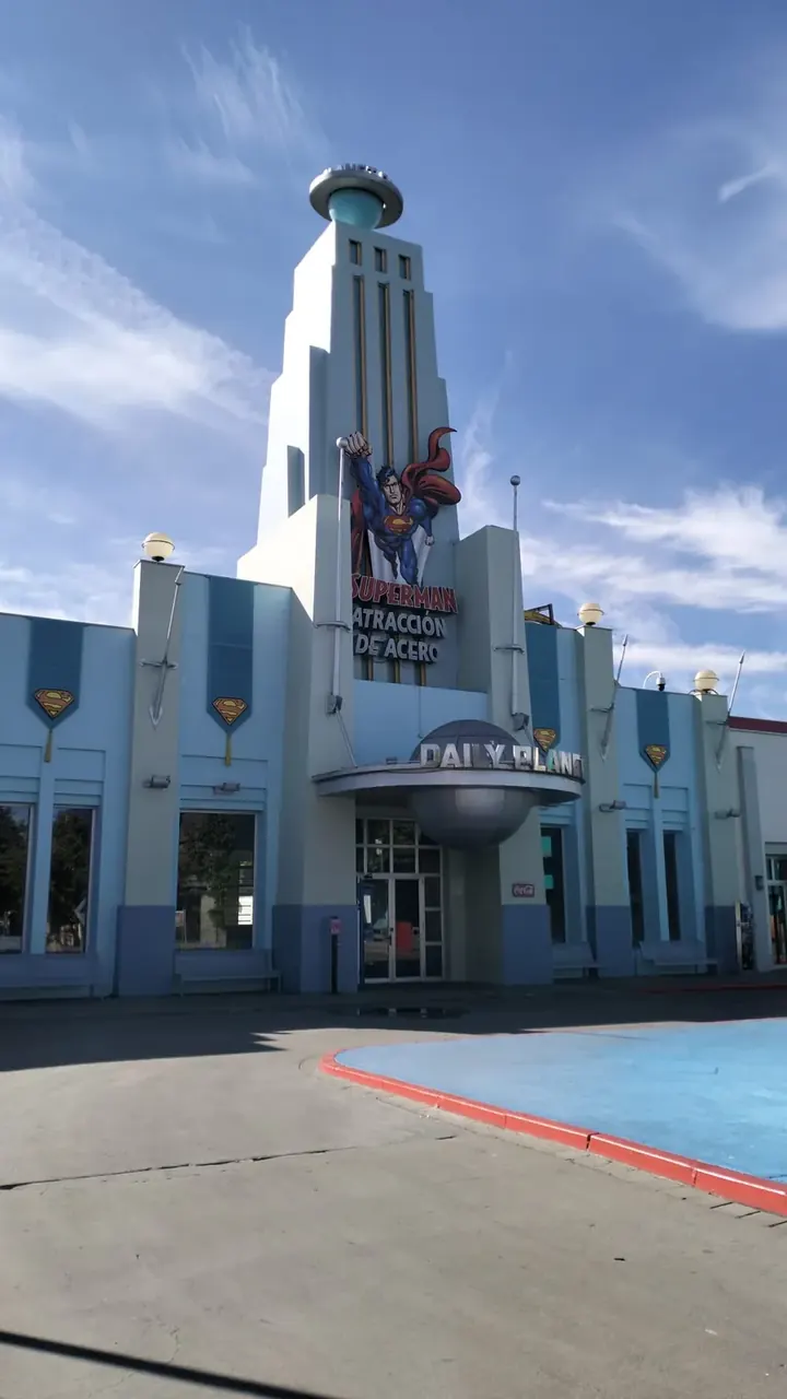 Entrada del Parque Warner, San Martín de la Vega
