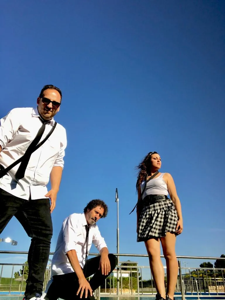 Trío de Orquesta Kalifornia en el césped del campo de golf Las Pinaillas, Albacete