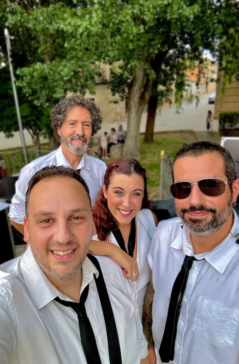 Cuarteto plus de Orquesta Kalifornia en la pista municipal de Maranchón