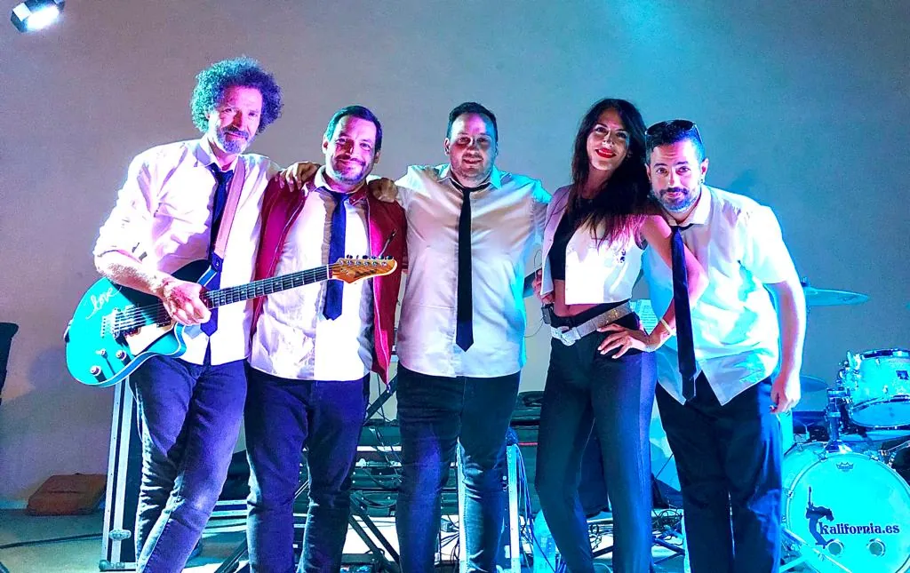 Cuarteto plus de Orquesta Kalifornia en la plaza de Lebrancón
