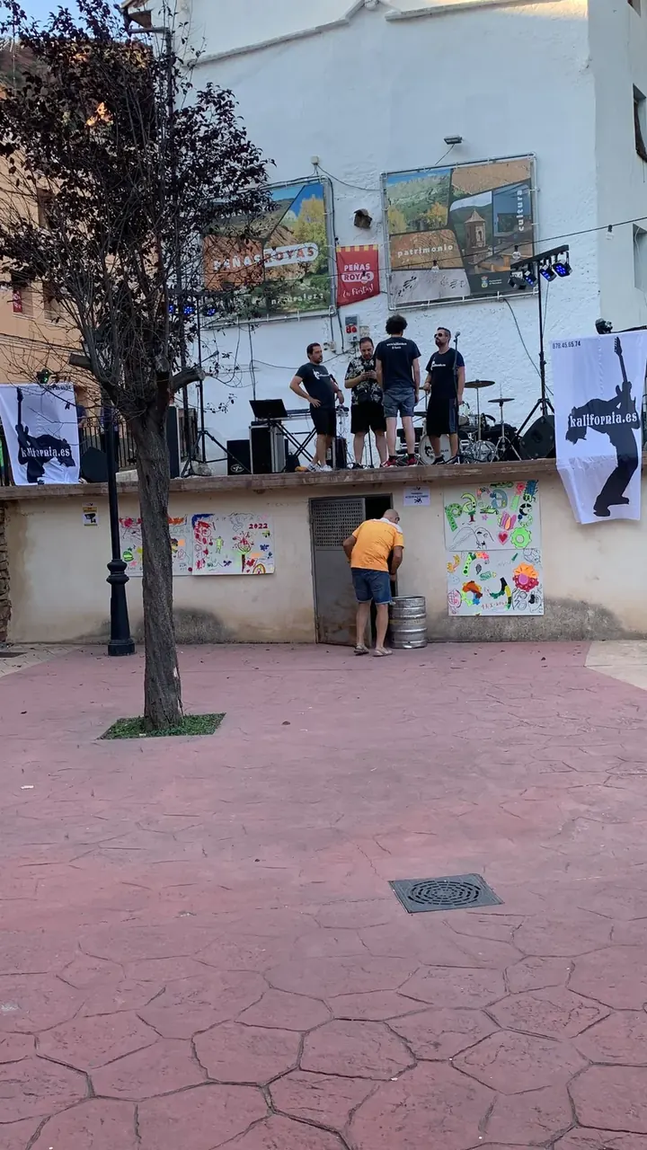 Calle de piedra en Peñas Royas, Teruel