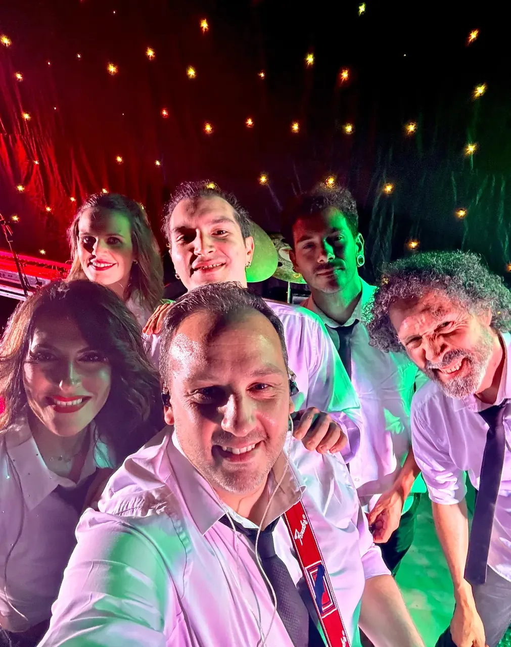Sexteto de Orquesta Kalifornia en la plaza de Sanchotello