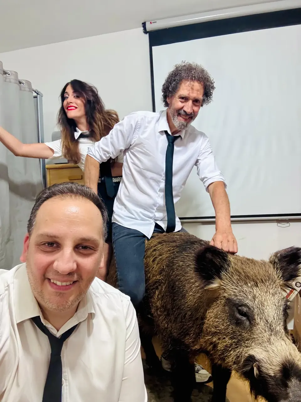 Trío de Orquesta Kalifornia en la plaza de Valdesotos