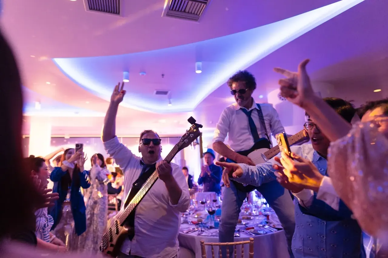Orquesta Kalifornia · Empresa en Ploes Floating Venue, Atenas