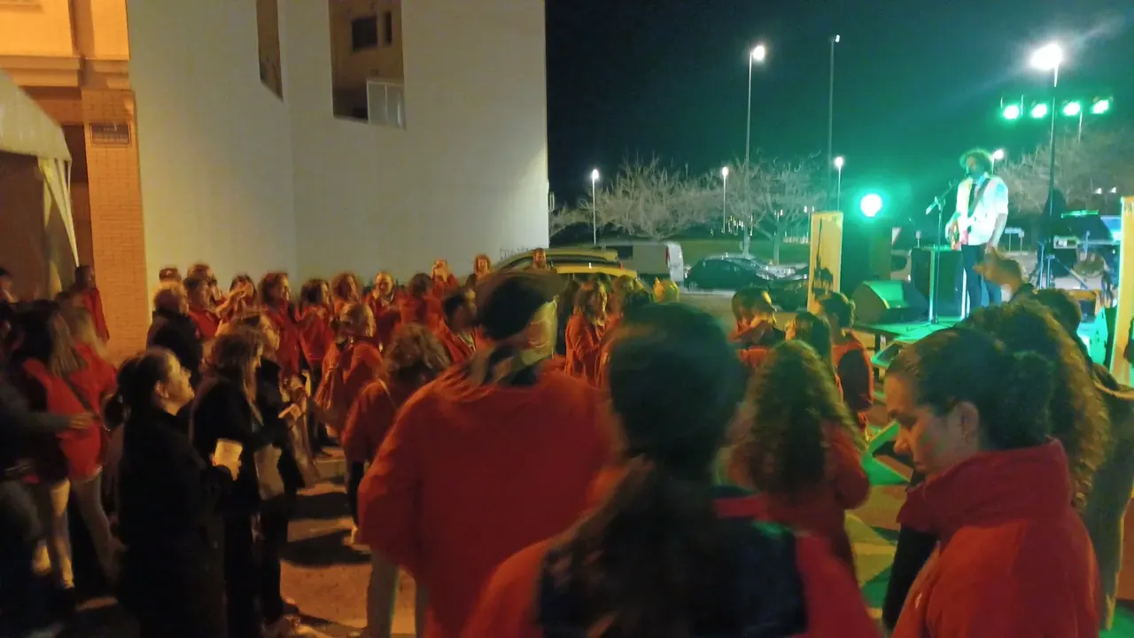 Voz de Orquesta Kalifornia en la falla de Puebla de Farnals