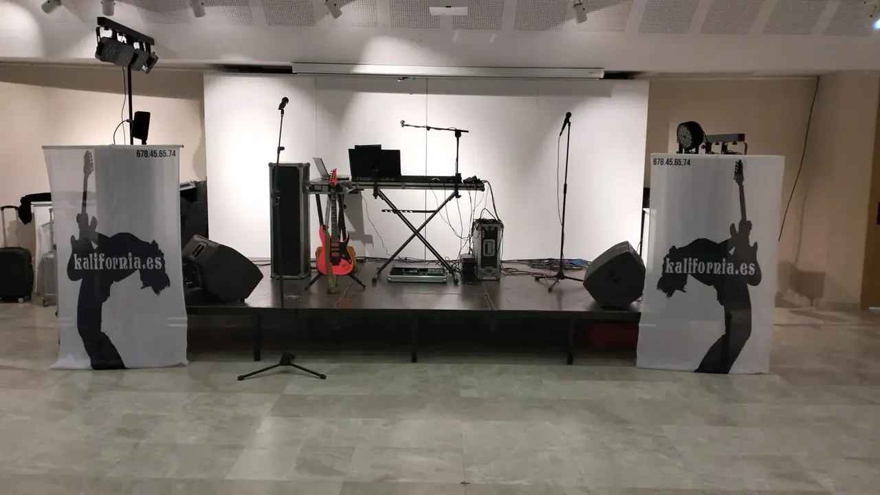 Orquesta Kalifornia · Salón Cultural, Mataelpino