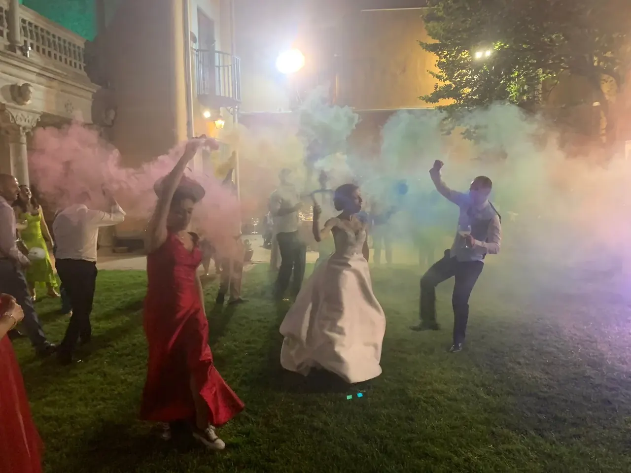Voz y guitarra de Orquesta Kalifornia en la boda del Torreón de Lozoya