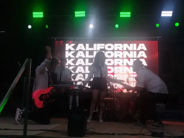 Orquesta Kalifornia en directo en Corral-Rubio