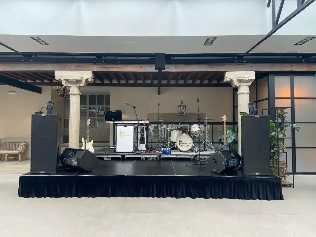 Orquesta Kalifornia · Evento en Restaurante Sofraga Palacio, Ávila