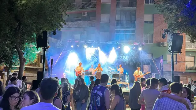 Orquesta Kalifornia en directo en Villamalea