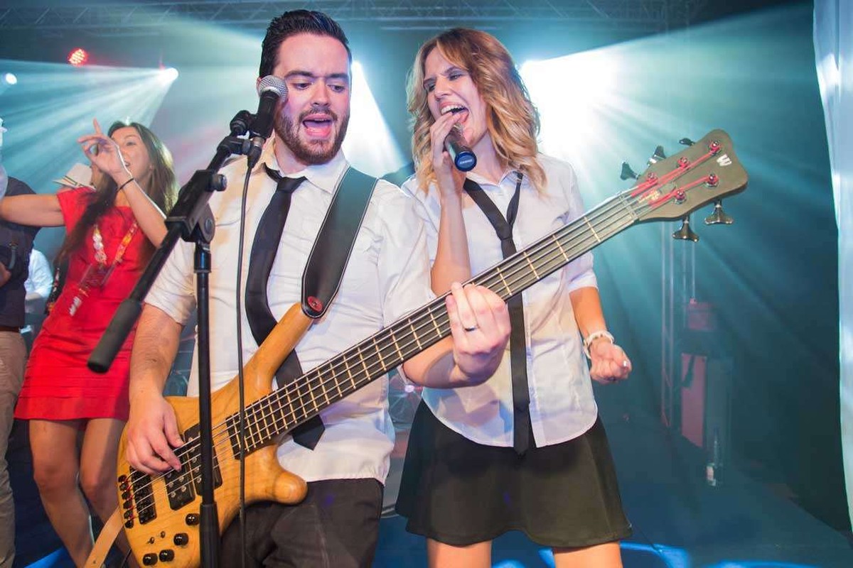 ¿Cómo elegir una orquesta para boda? Kalifornia grupo musical orquesta para bodas, fiestas y eventos https://kalifornia.es/